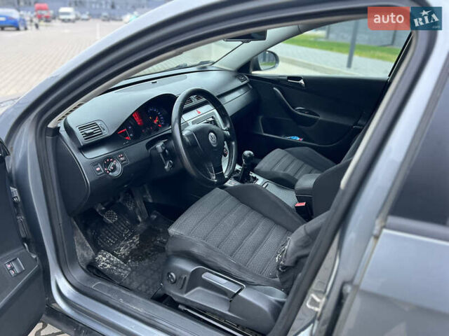 Серый Фольксваген Пассат, объемом двигателя 2 л и пробегом 490 тыс. км за 3999 $, фото 6 на Automoto.ua