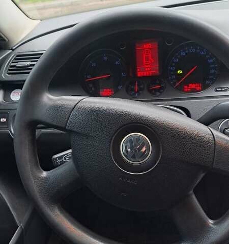 Серый Фольксваген Пассат, объемом двигателя 1.97 л и пробегом 400 тыс. км за 5999 $, фото 4 на Automoto.ua