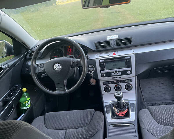 Серый Фольксваген Пассат, объемом двигателя 1.97 л и пробегом 382 тыс. км за 6399 $, фото 14 на Automoto.ua