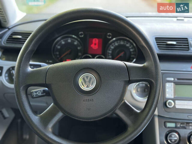 Фольксваген Пассат 2007 в Вознесенске на Automoto.ua Серый Фольксваген Пассат, объемом двигателя 1.6 л и пробегом 185 тыс. км за 6900 $, фото 12 на Automoto.ua