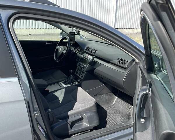 Серый Фольксваген Пассат, объемом двигателя 1.97 л и пробегом 320 тыс. км за 6000 $, фото 17 на Automoto.ua