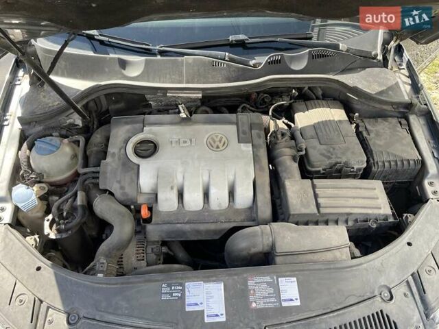 Серый Фольксваген Пассат, объемом двигателя 1.97 л и пробегом 320 тыс. км за 6000 $, фото 31 на Automoto.ua