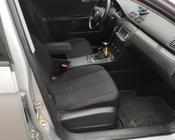 Серый Фольксваген Пассат, объемом двигателя 1.6 л и пробегом 243 тыс. км за 7800 $, фото 69 на Automoto.ua