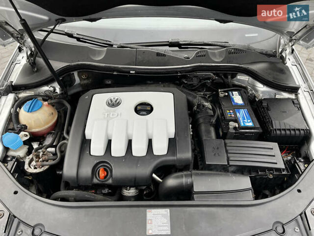 Серый Фольксваген Пассат, объемом двигателя 1.97 л и пробегом 215 тыс. км за 4700 $, фото 2 на Automoto.ua