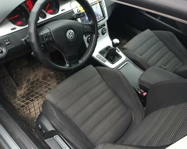 Серый Фольксваген Пассат, объемом двигателя 2 л и пробегом 251 тыс. км за 6900 $, фото 7 на Automoto.ua