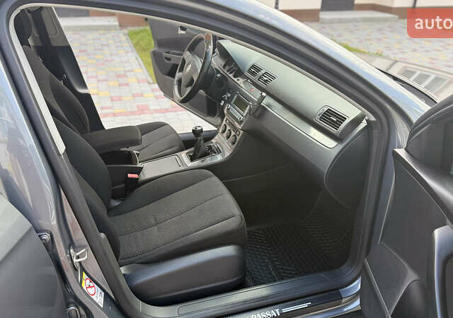 Сірий Фольксваген Пассат, об'ємом двигуна 1.6 л та пробігом 253 тис. км за 6300 $, фото 18 на Automoto.ua