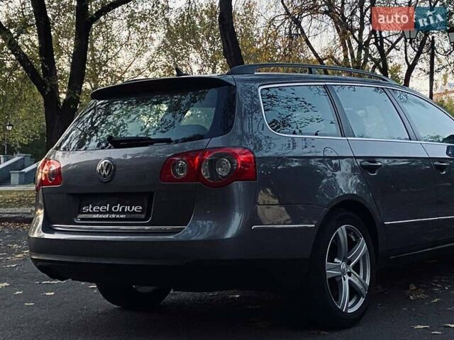Серый Фольксваген Пассат, объемом двигателя 1.97 л и пробегом 295 тыс. км за 7999 $, фото 10 на Automoto.ua