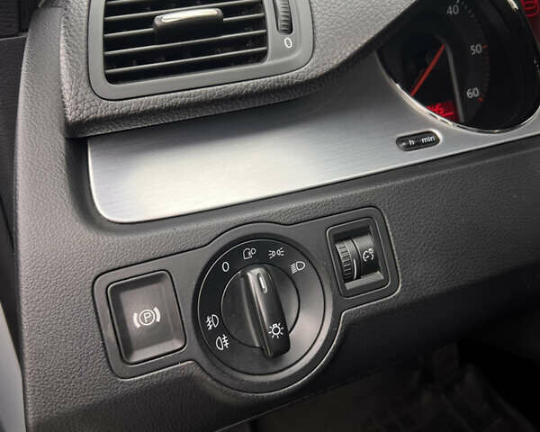 Сірий Фольксваген Пассат, об'ємом двигуна 1.97 л та пробігом 319 тис. км за 6999 $, фото 12 на Automoto.ua