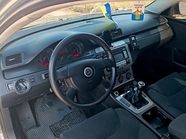 Серый Фольксваген Пассат, объемом двигателя 2 л и пробегом 320 тыс. км за 6500 $, фото 5 на Automoto.ua