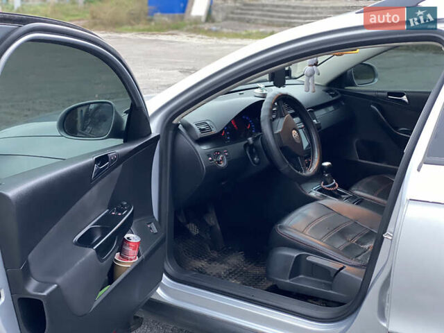 Серый Фольксваген Пассат, объемом двигателя 1.6 л и пробегом 272 тыс. км за 5300 $, фото 5 на Automoto.ua