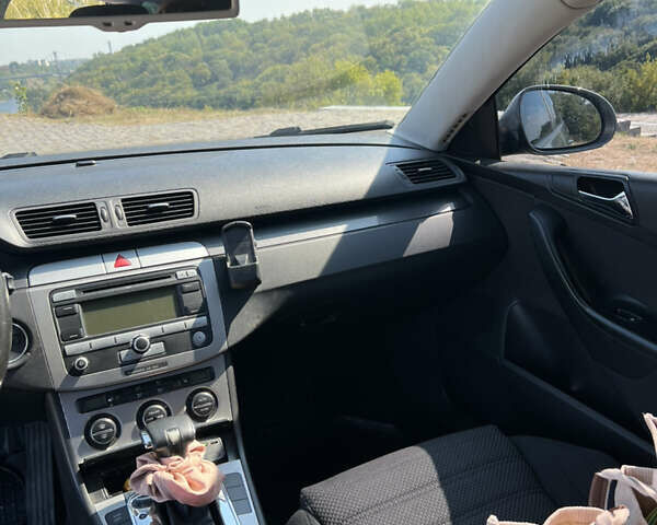 Сірий Фольксваген Пассат, об'ємом двигуна 2 л та пробігом 237 тис. км за 6500 $, фото 18 на Automoto.ua