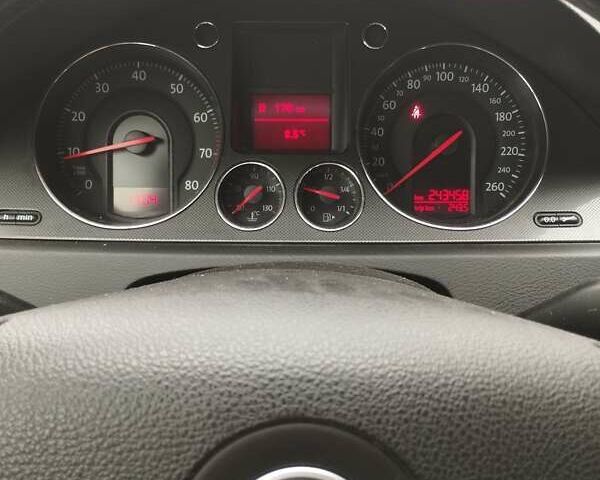 Серый Фольксваген Пассат, объемом двигателя 1.6 л и пробегом 243 тыс. км за 7800 $, фото 34 на Automoto.ua