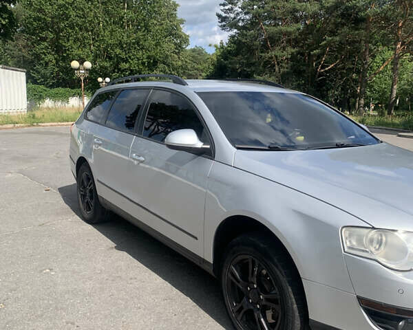 Серый Фольксваген Пассат, объемом двигателя 1.97 л и пробегом 325 тыс. км за 5600 $, фото 1 на Automoto.ua