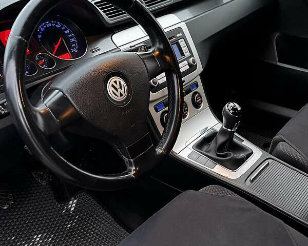 Сірий Фольксваген Пассат, об'ємом двигуна 1.97 л та пробігом 215 тис. км за 4900 $, фото 14 на Automoto.ua