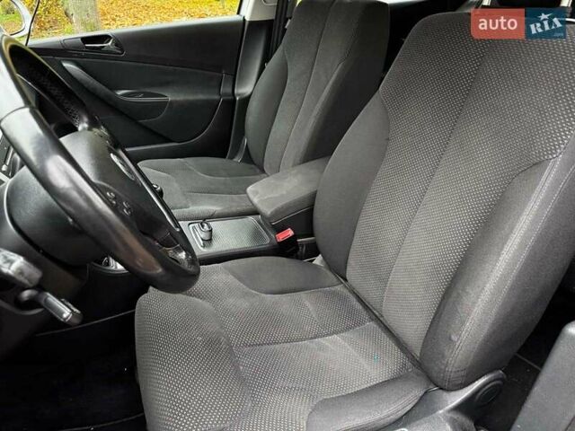 Сірий Фольксваген Пассат, об'ємом двигуна 1.8 л та пробігом 249 тис. км за 5990 $, фото 16 на Automoto.ua