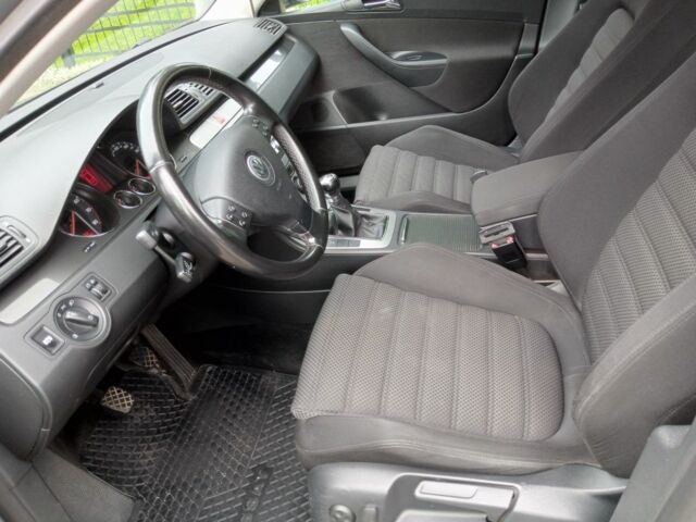 Сірий Фольксваген Пассат, об'ємом двигуна 2 л та пробігом 208 тис. км за 4900 $, фото 4 на Automoto.ua