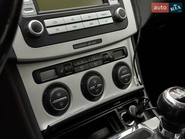 Сірий Фольксваген Пассат, об'ємом двигуна 1.8 л та пробігом 249 тис. км за 5990 $, фото 18 на Automoto.ua