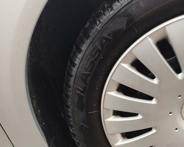 Серый Фольксваген Пассат, объемом двигателя 1.6 л и пробегом 243 тыс. км за 7800 $, фото 116 на Automoto.ua