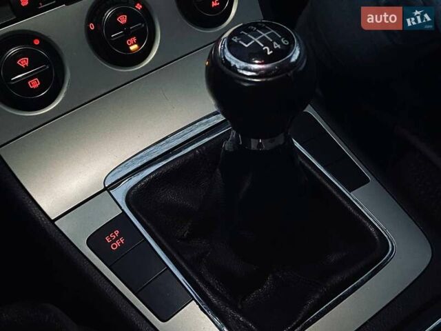 Серый Фольксваген Пассат, объемом двигателя 1.97 л и пробегом 295 тыс. км за 7999 $, фото 25 на Automoto.ua