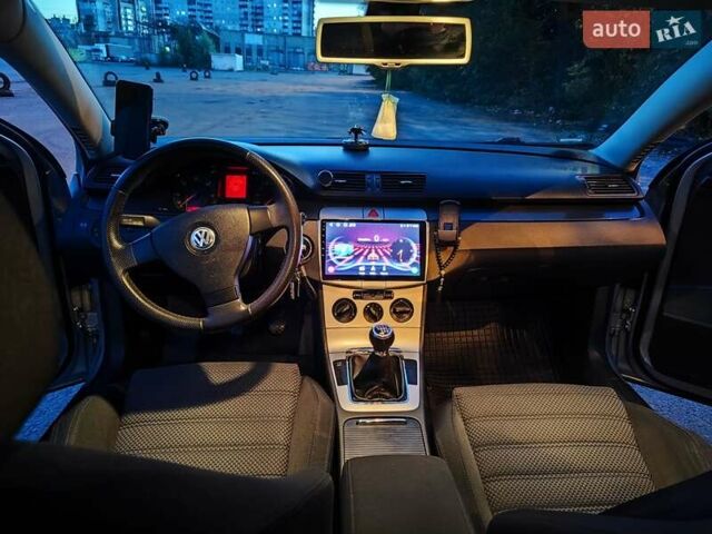 Сірий Фольксваген Пассат, об'ємом двигуна 1.97 л та пробігом 303 тис. км за 7000 $, фото 4 на Automoto.ua