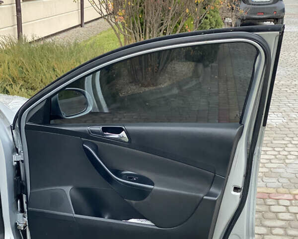 Сірий Фольксваген Пассат, об'ємом двигуна 2 л та пробігом 247 тис. км за 4599 $, фото 43 на Automoto.ua