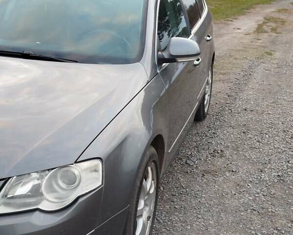 Серый Фольксваген Пассат, объемом двигателя 1.97 л и пробегом 345 тыс. км за 6500 $, фото 4 на Automoto.ua