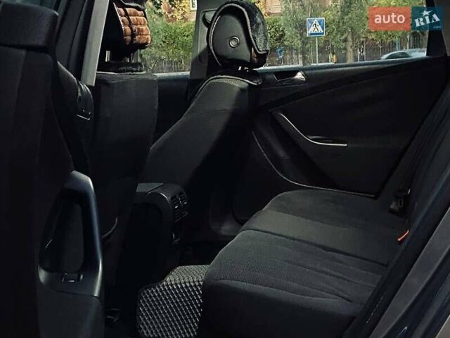 Серый Фольксваген Пассат, объемом двигателя 1.97 л и пробегом 295 тыс. км за 7999 $, фото 29 на Automoto.ua