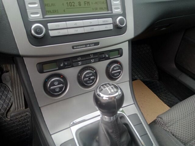 Сірий Фольксваген Пассат, об'ємом двигуна 2 л та пробігом 208 тис. км за 4900 $, фото 11 на Automoto.ua