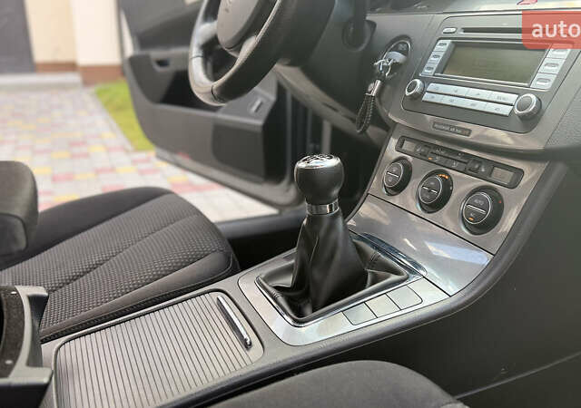 Сірий Фольксваген Пассат, об'ємом двигуна 1.6 л та пробігом 253 тис. км за 6300 $, фото 20 на Automoto.ua