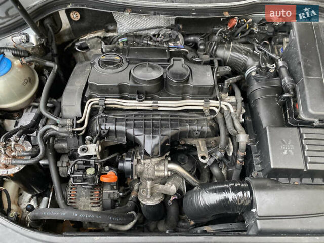 Сірий Фольксваген Пассат, об'ємом двигуна 2 л та пробігом 247 тис. км за 4599 $, фото 57 на Automoto.ua