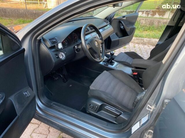 Серый Фольксваген Пассат, объемом двигателя 2 л и пробегом 261 тыс. км за 1500 $, фото 4 на Automoto.ua