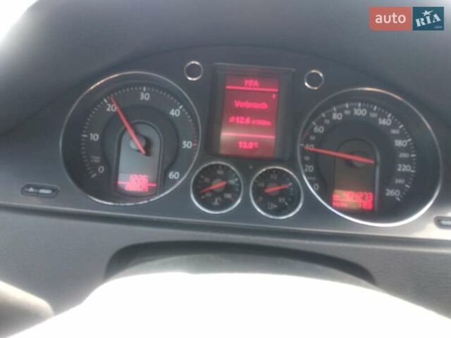 Серый Фольксваген Пассат, объемом двигателя 1.97 л и пробегом 440 тыс. км за 6000 $, фото 4 на Automoto.ua