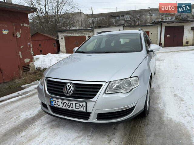 Серый Фольксваген Пассат, объемом двигателя 1.97 л и пробегом 381 тыс. км за 4650 $, фото 2 на Automoto.ua
