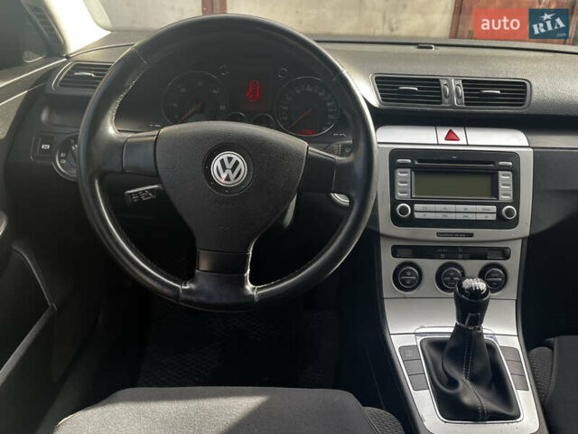 Серый Фольксваген Пассат, объемом двигателя 1.97 л и пробегом 215 тыс. км за 4700 $, фото 14 на Automoto.ua