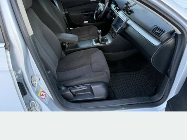 Серый Фольксваген Пассат, объемом двигателя 1.9 л и пробегом 310 тыс. км за 2800 $, фото 4 на Automoto.ua