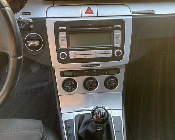 Сірий Фольксваген Пассат, об'ємом двигуна 2 л та пробігом 218 тис. км за 6500 $, фото 12 на Automoto.ua