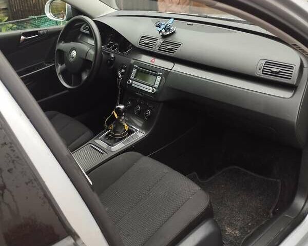 Серый Фольксваген Пассат, объемом двигателя 1.6 л и пробегом 243 тыс. км за 7800 $, фото 77 на Automoto.ua