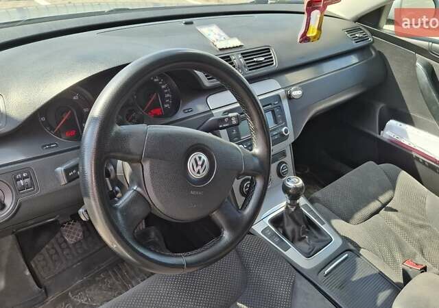 Серый Фольксваген Пассат, объемом двигателя 1.9 л и пробегом 406 тыс. км за 6500 $, фото 5 на Automoto.ua
