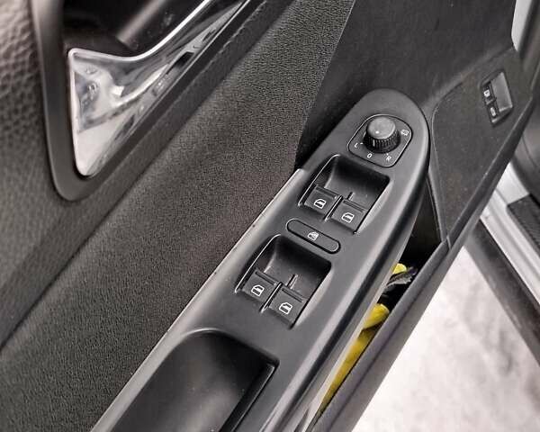 Серый Фольксваген Пассат, объемом двигателя 2 л и пробегом 308 тыс. км за 5900 $, фото 4 на Automoto.ua