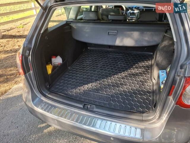 Серый Фольксваген Пассат, объемом двигателя 1.6 л и пробегом 156 тыс. км за 7800 $, фото 14 на Automoto.ua