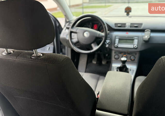 Сірий Фольксваген Пассат, об'ємом двигуна 1.6 л та пробігом 253 тис. км за 6300 $, фото 17 на Automoto.ua