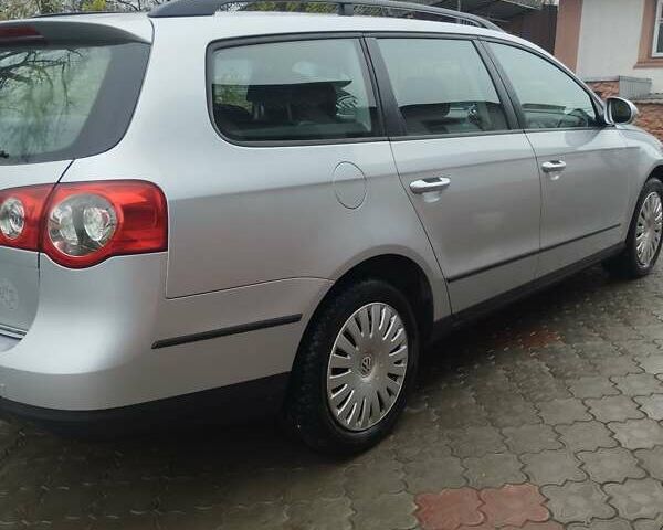 Серый Фольксваген Пассат, объемом двигателя 1.6 л и пробегом 243 тыс. км за 7800 $, фото 3 на Automoto.ua