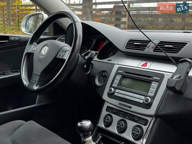 Сірий Фольксваген Пассат, об'ємом двигуна 1.8 л та пробігом 249 тис. км за 5990 $, фото 25 на Automoto.ua