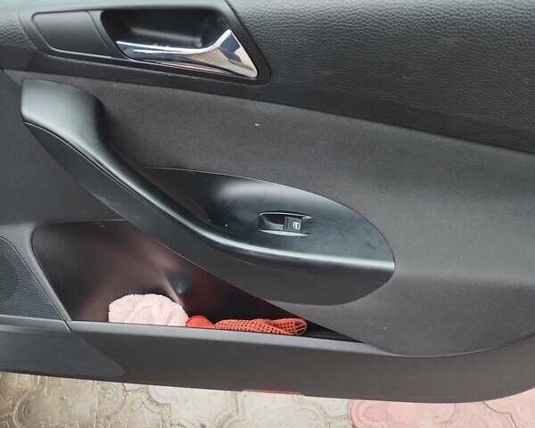 Серый Фольксваген Пассат, объемом двигателя 1.6 л и пробегом 243 тыс. км за 7800 $, фото 74 на Automoto.ua