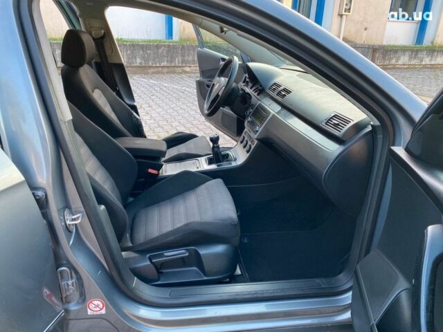 Серый Фольксваген Пассат, объемом двигателя 2 л и пробегом 261 тыс. км за 1500 $, фото 7 на Automoto.ua