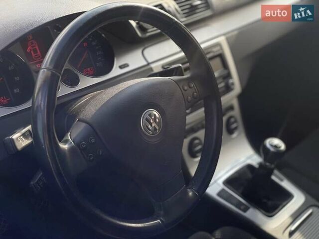 Сірий Фольксваген Пассат, об'ємом двигуна 1.8 л та пробігом 220 тис. км за 6800 $, фото 13 на Automoto.ua