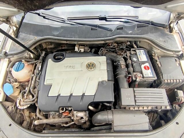 Серый Фольксваген Пассат, объемом двигателя 2 л и пробегом 269 тыс. км за 6000 $, фото 6 на Automoto.ua