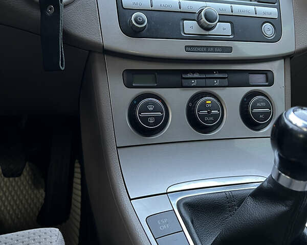 Серый Фольксваген Пассат, объемом двигателя 1.4 л и пробегом 256 тыс. км за 6800 $, фото 8 на Automoto.ua