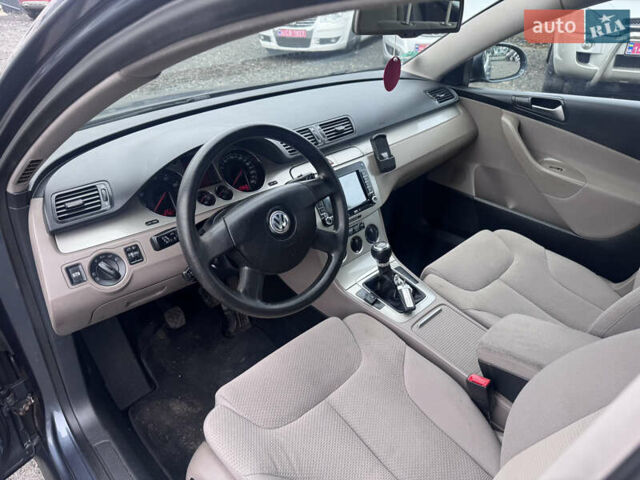 Серый Фольксваген Пассат, объемом двигателя 1.6 л и пробегом 243 тыс. км за 6450 $, фото 29 на Automoto.ua