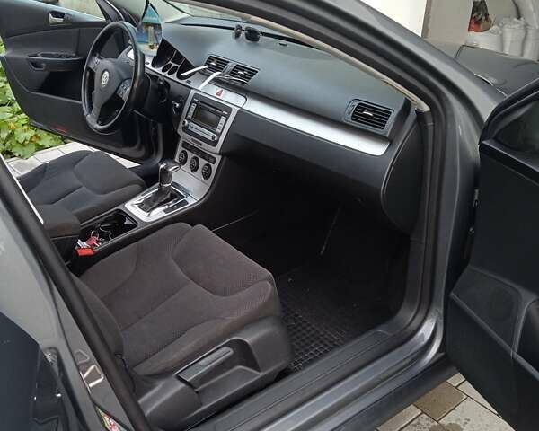 Сірий Фольксваген Пассат, об'ємом двигуна 2 л та пробігом 240 тис. км за 5500 $, фото 12 на Automoto.ua